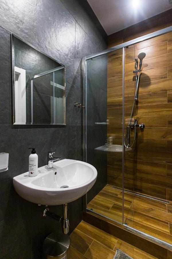 3 Vodna Apartment Lviv Dış mekan fotoğraf